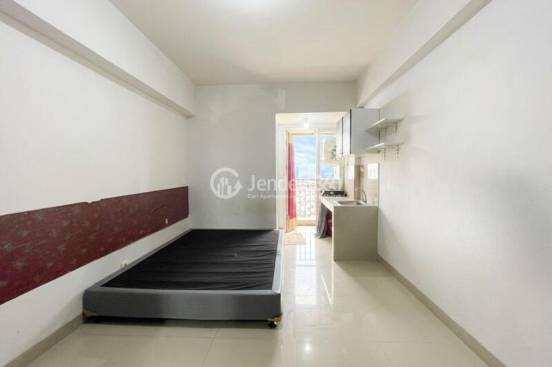 Bedroom Good Deal Studio Apartment Middle Floor with City View at Bintaro Park View