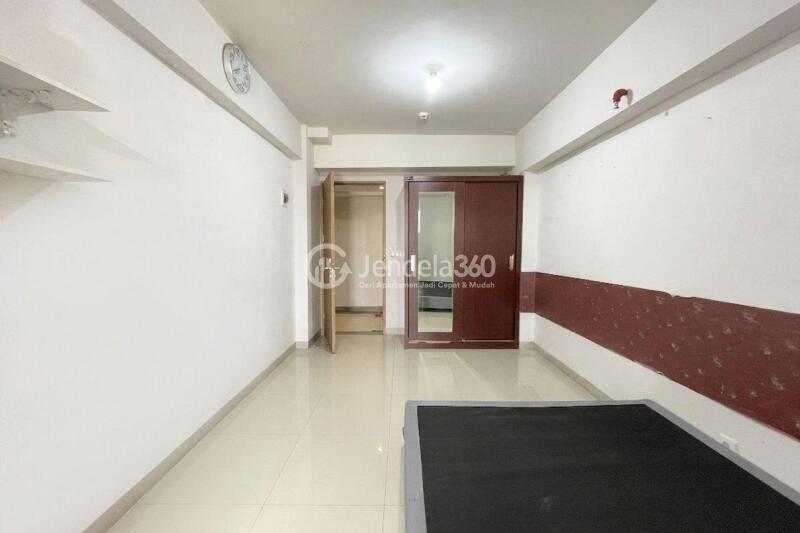 Bedroom Good Deal Studio Apartment Middle Floor with City View at Bintaro Park View