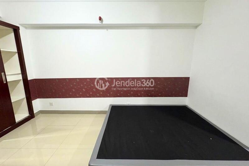 Bedroom Good Deal Studio Apartment Middle Floor with City View at Bintaro Park View