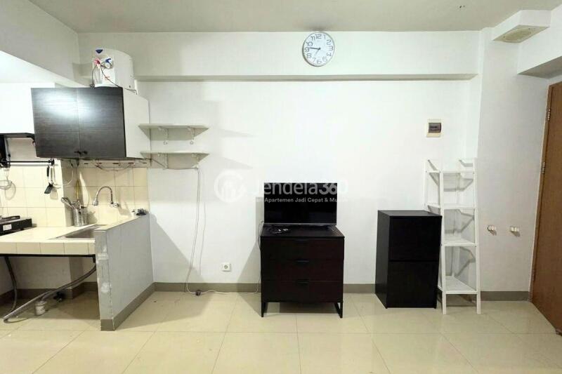 Bedroom Good Deal Studio Apartment Middle Floor with City View at Bintaro Park View
