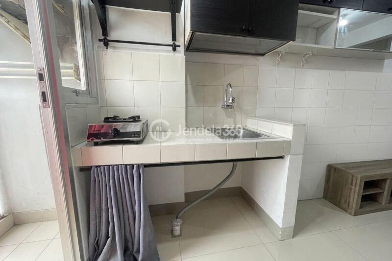 Kitchen Good Deal Studio Apartment Middle Floor with City View at Bintaro Park View