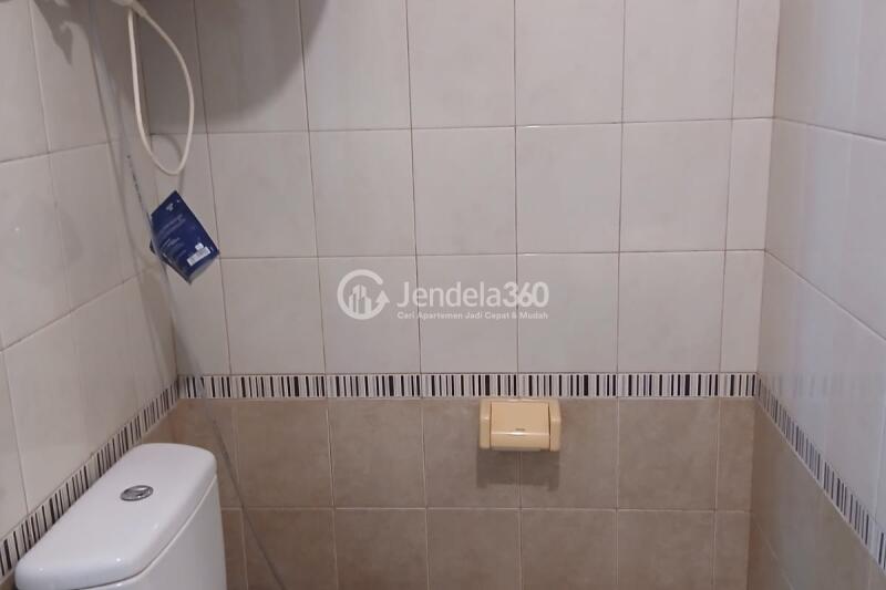 Bathroom 2BR Apartment with City View at Sahid Sudirman Residence