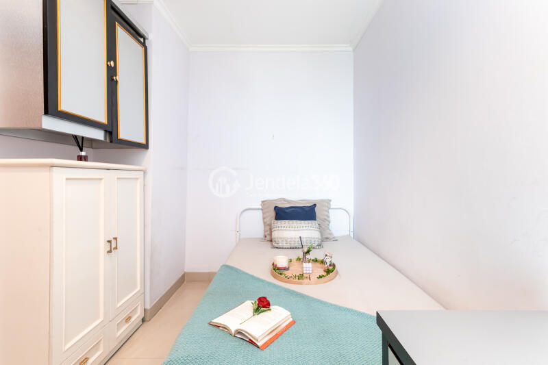 Bedroom 2 2BR Hamptons Park Apartment at High Floor
