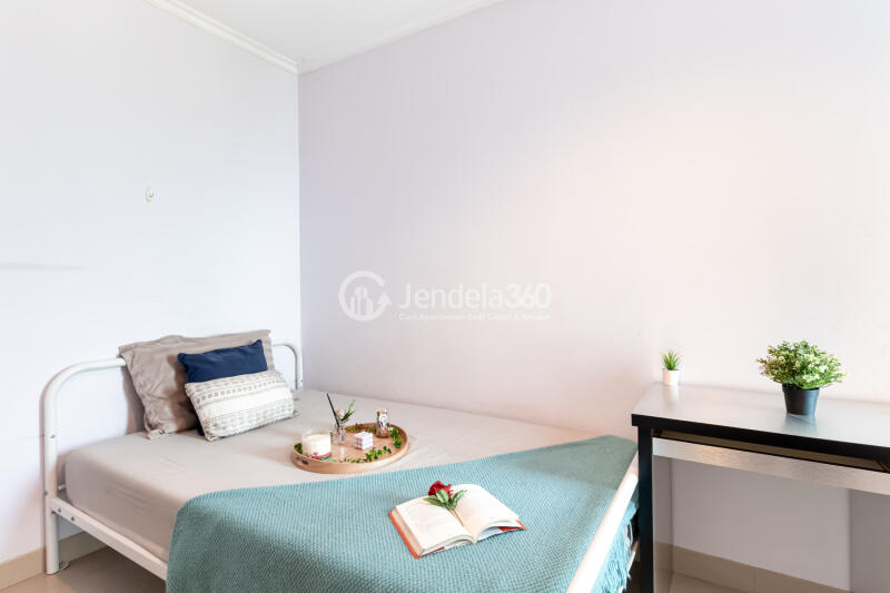Bedroom 2 2BR Hamptons Park Apartment at High Floor
