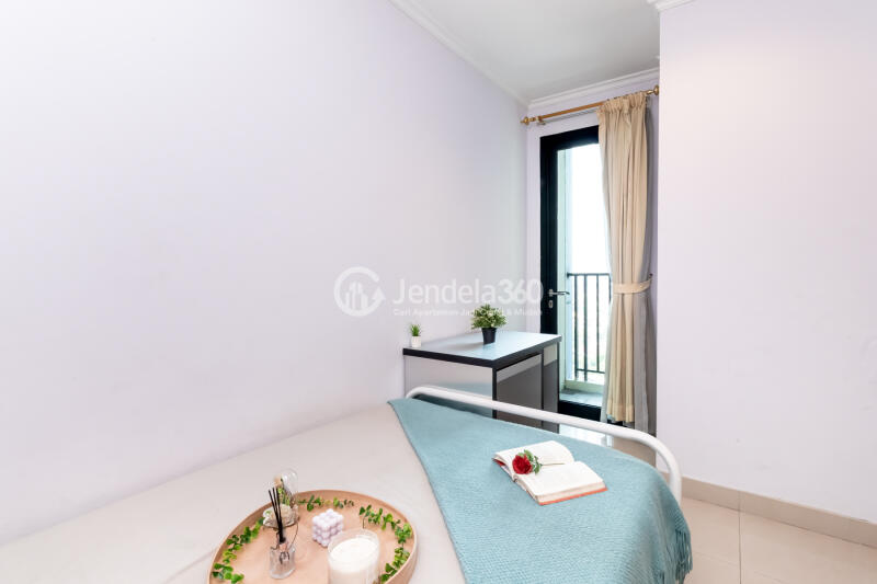 Bedroom 2 2BR Hamptons Park Apartment at High Floor