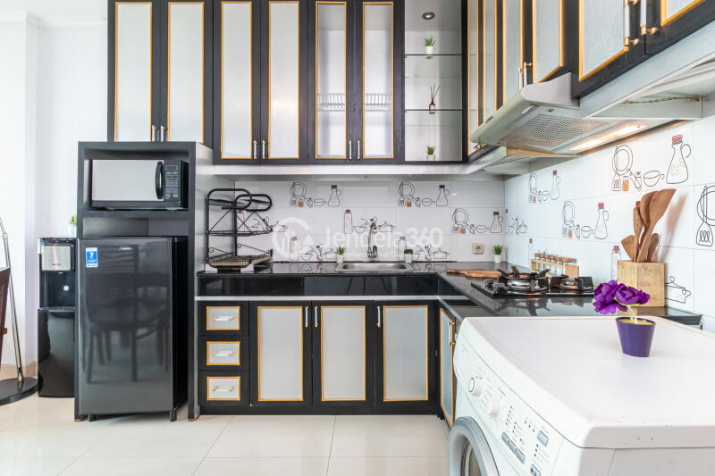 Kitchen 2BR Hamptons Park Apartment at High Floor