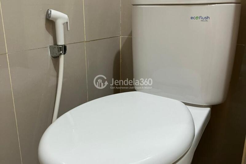 Bathroom Studio Apartment with  View at Transpark Cibubur Apartment