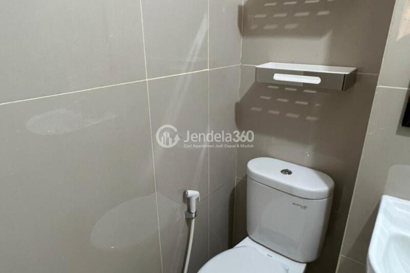 Bathroom Studio Apartment with  View at Transpark Cibubur Apartment