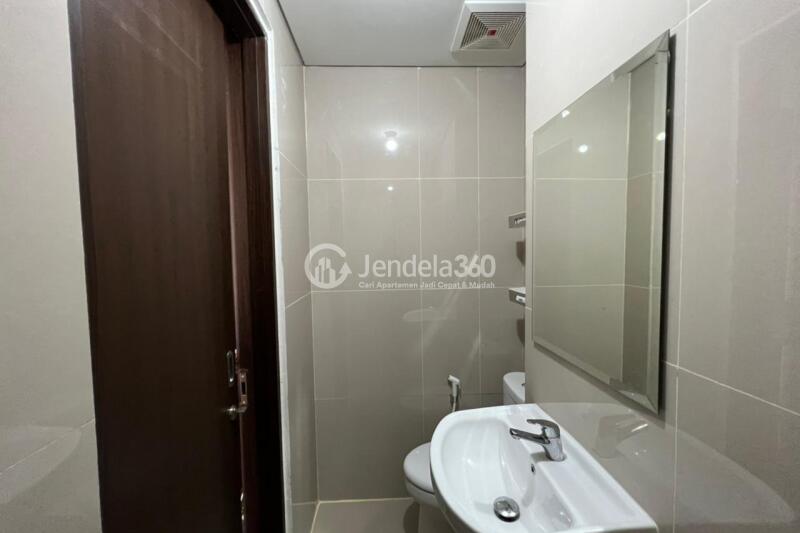 Bathroom Studio Apartment with  View at Transpark Cibubur Apartment