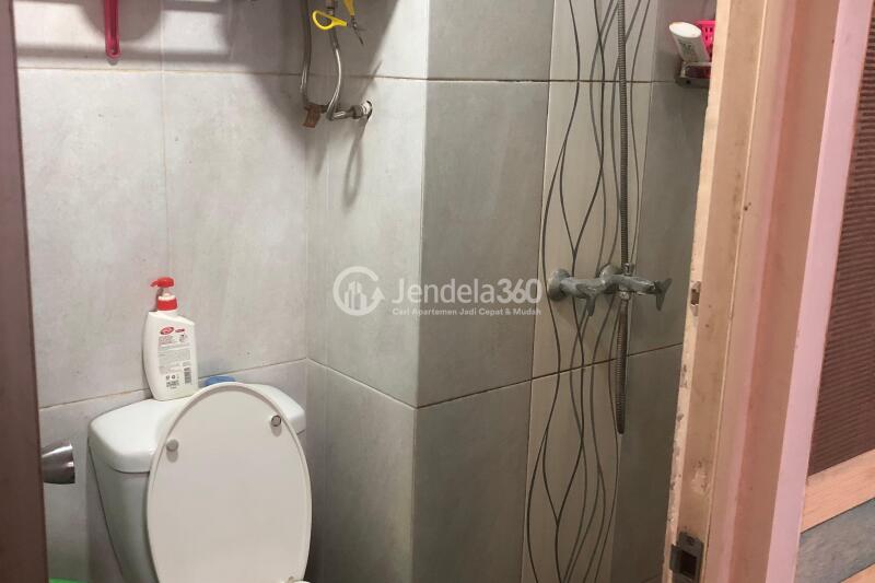 Bathroom Low Floor 2BR Apartment with  View at The Jarrdin Cihampelas Apartment