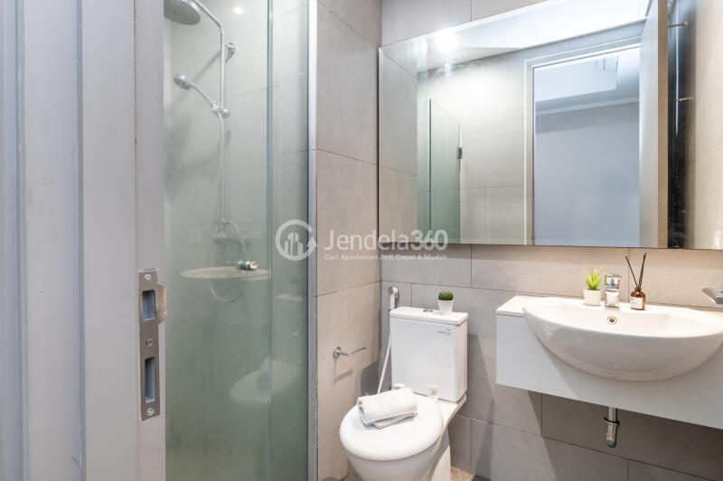 Bathroom Comfortable 2BR Apartment at Menara Jakarta Apartment Tower Equinox