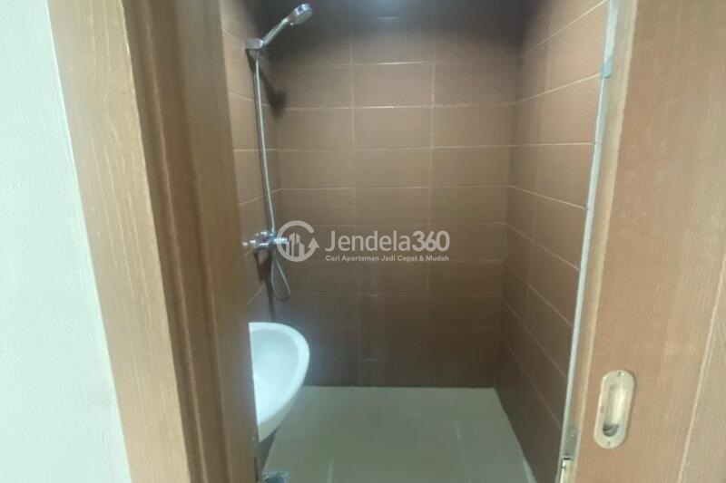 Bathroom Well Located Studio Apartment at Puri Orchard Apartment High Floor
