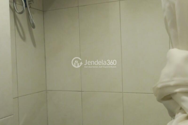 Bathroom Compact 1BR Apartment at Trivium Terrace Low Floor