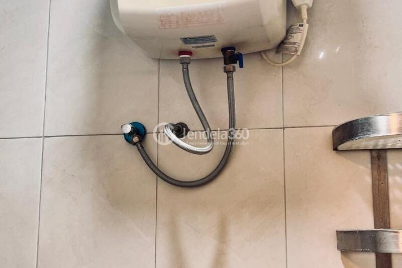 Bathroom Compact 1BR Apartment at Trivium Terrace Low Floor