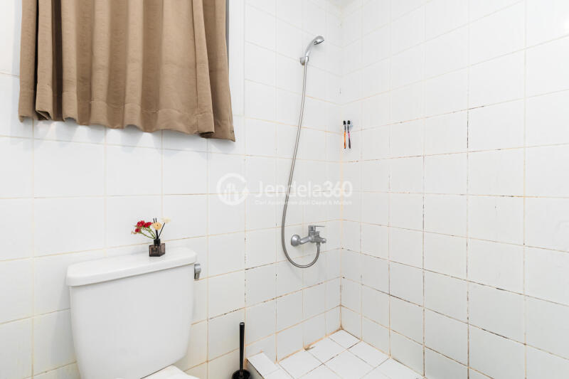 Bathroom Stunning 2BR Apartment Low Floor with City View at Taman Rasuna Apartment