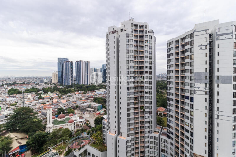 Balcony Stylish 2BR Apartment Low Floor with City View at Taman Rasuna Apartment