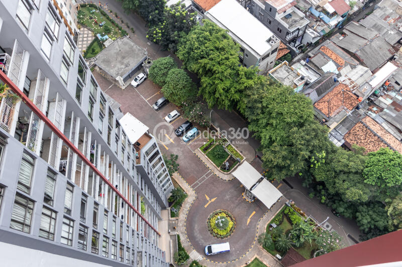 Balcony Stylish 1BR Apartment at Taman Rasuna Apartment Tower 6