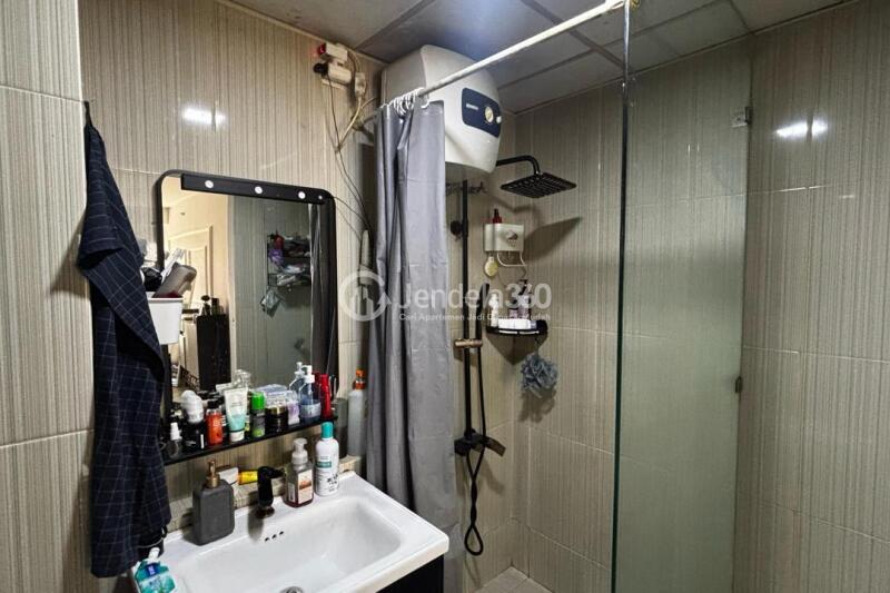 Bathroom The 18Th Residence Taman Rasuna 2BR Fully Furnished