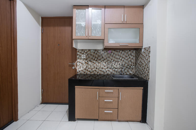 Kitchen Green Park View Apartment 2BR Tower F