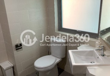 Bathroom 2BR Apartment with Kuningan City View at Pejaten Park Residence