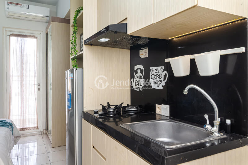 Kitchen Affordable Studio Apartment Close to Bekasi Train Station at The Springlake Summarecon Apartment, High Floor