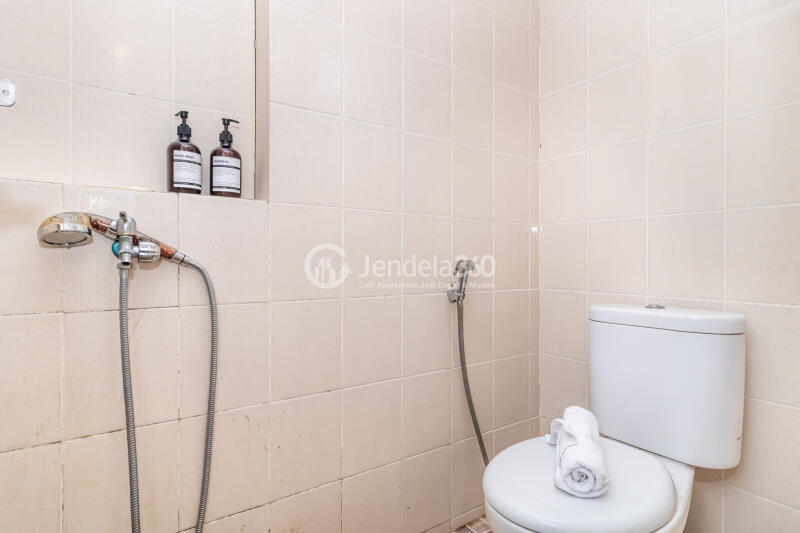 Bathroom Middle Floor Studio Apartment with river and city view View at Puri Park View Apartment