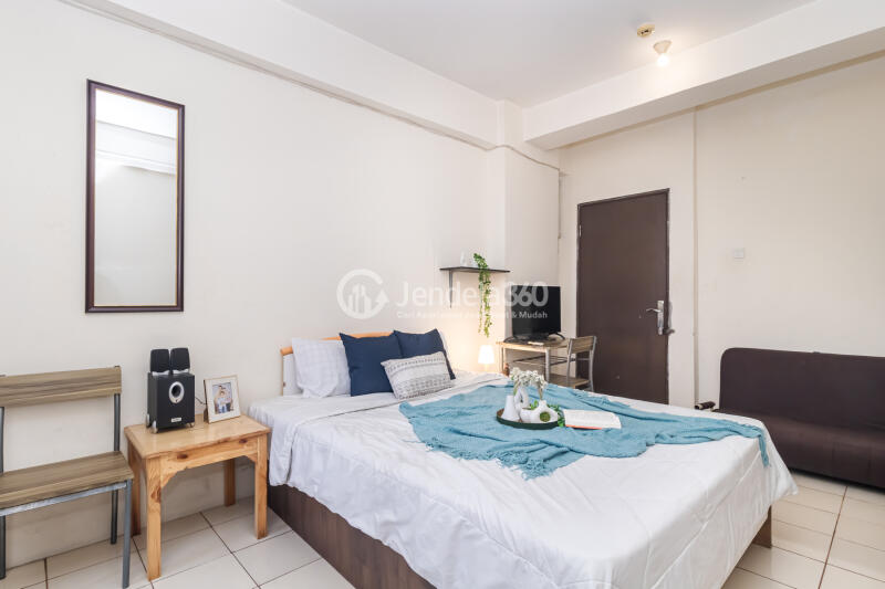 Bedroom Middle Floor Studio Apartment with river and city view View at Puri Park View Apartment