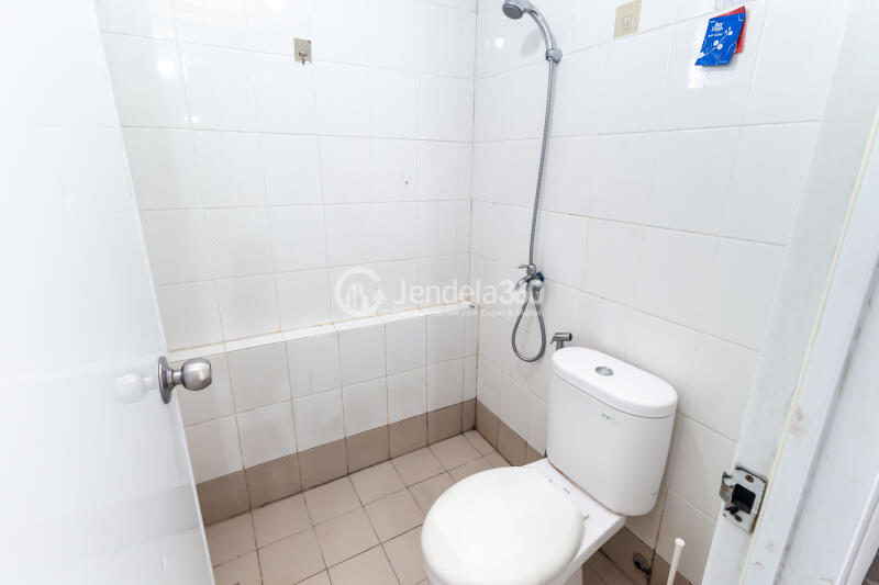 Bathroom Well Located 2BR Apartment Only 15 Mins to Kota Kasablanka Mall with Pool View at Bassura City Apartment