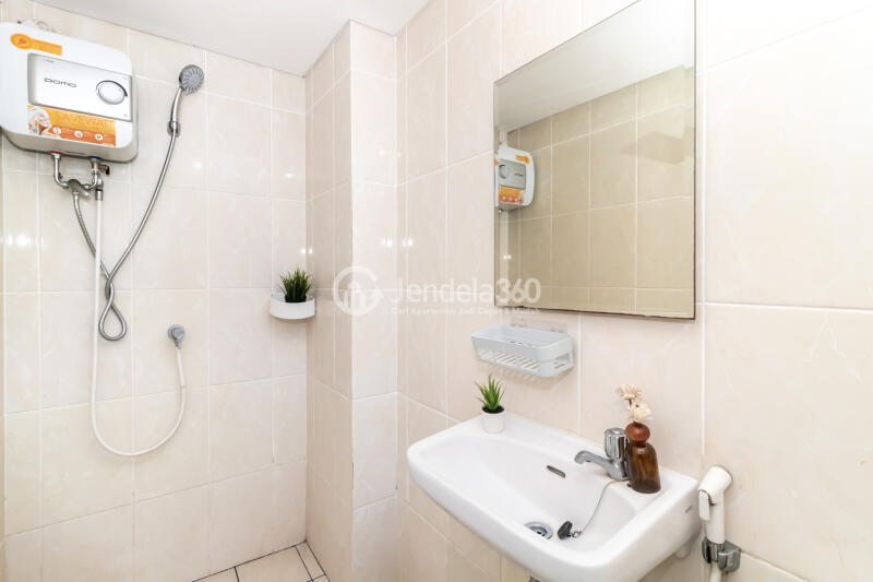 Bathroom M-Town Residence Serpong Studio Fully Furnished