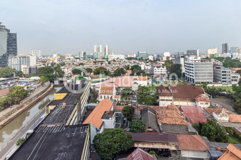 Balcony Studio Apartment with City View at Menteng Park