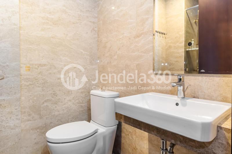 Bathroom Studio Apartment with City View at Menteng Park