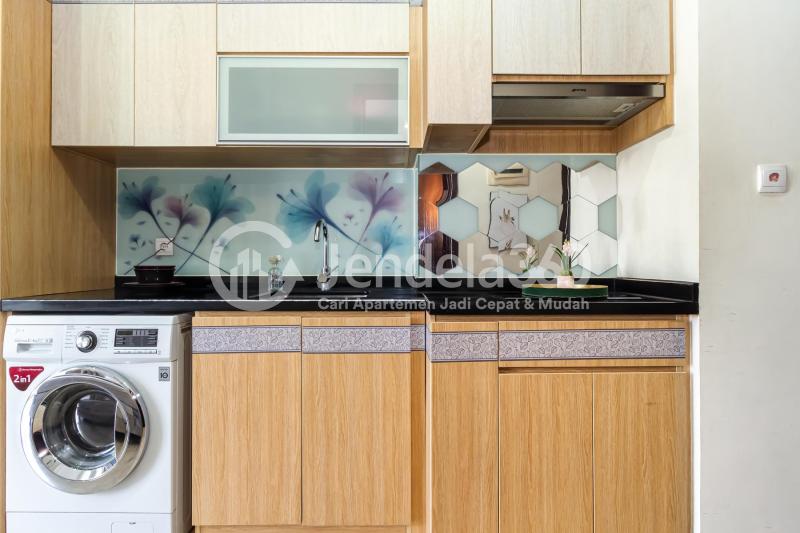 Kitchen Studio Apartment with City View at Menteng Park