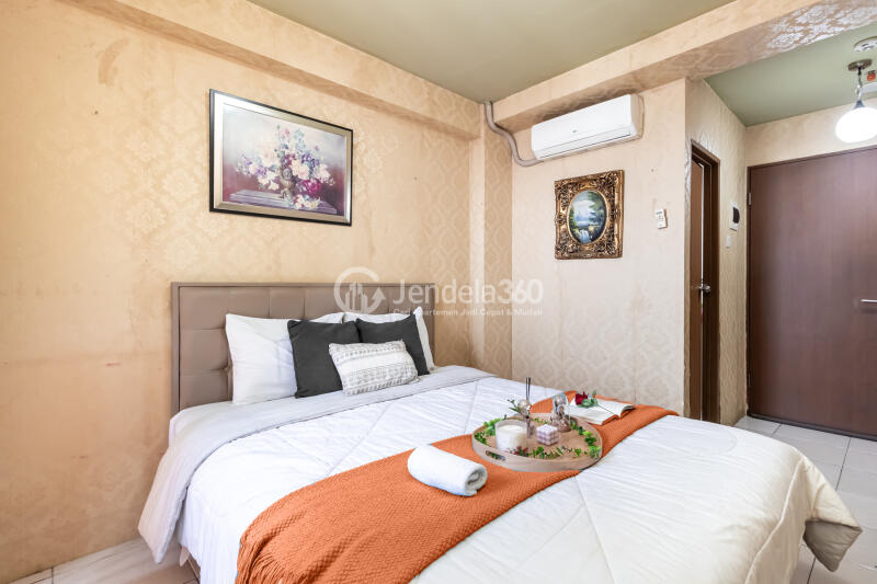 Bedroom Studio Tifolia Apartment at High Floor