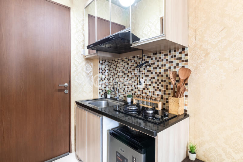 Kitchen Studio Tifolia Apartment at High Floor