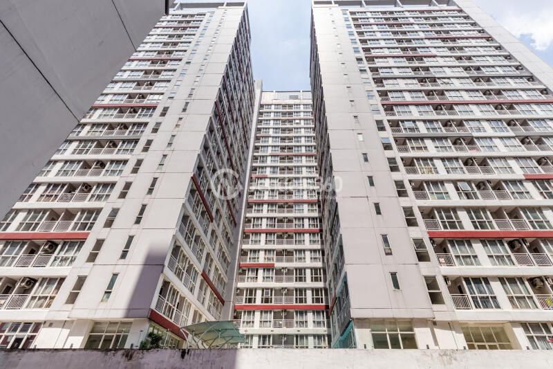 Balcony Affordable Studio Apartment for College Student with City View at Taman Melati Margonda Apartment